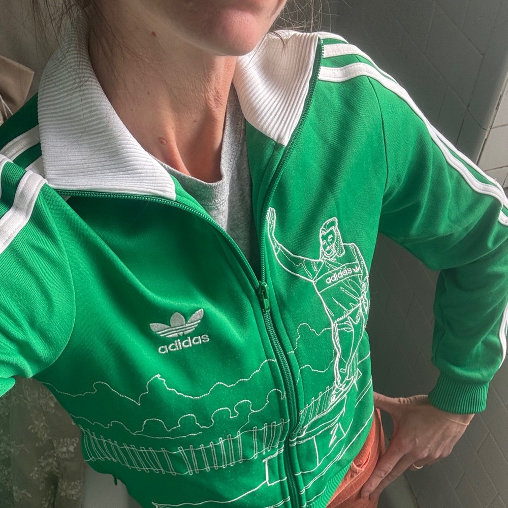 SOLD⭐️:: Adidas Green Jacket vintage White Green Fist place small